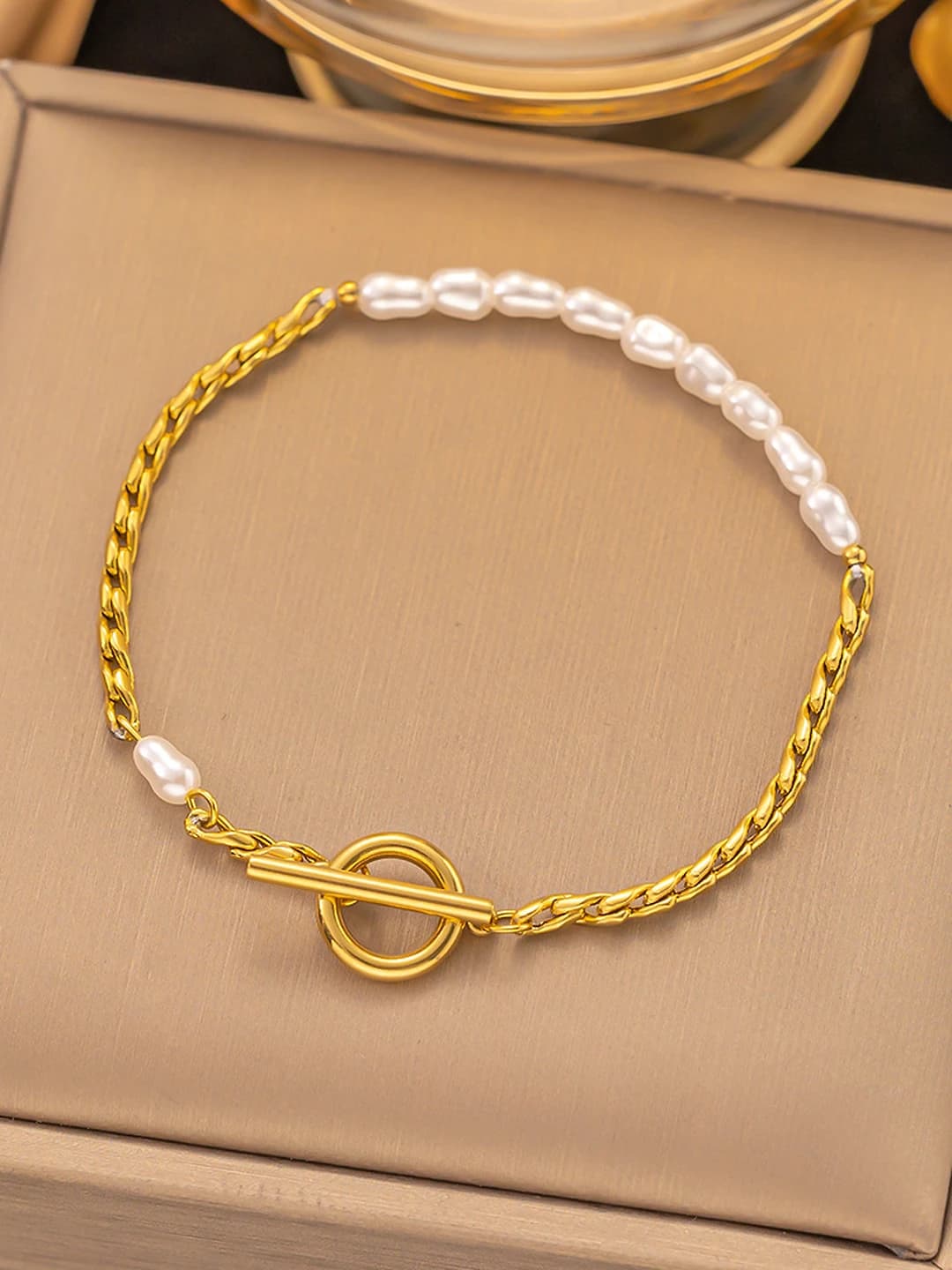 SLE10 Flat pearl bracelet, gold