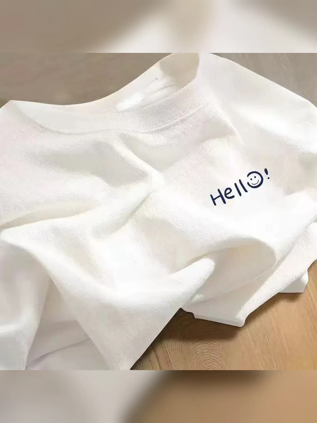 Белый — hello — сбоку