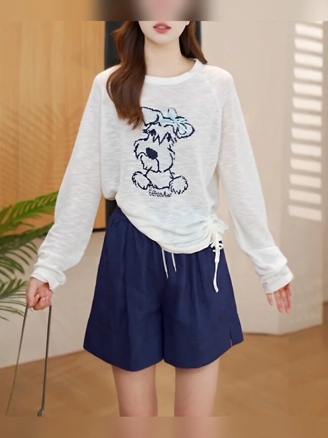 Ayollar uchun yozgi katta o'lcham, bo'sh (oversize) V-yoqa kalta yengli, nozik ko'rsatadigan pullover
