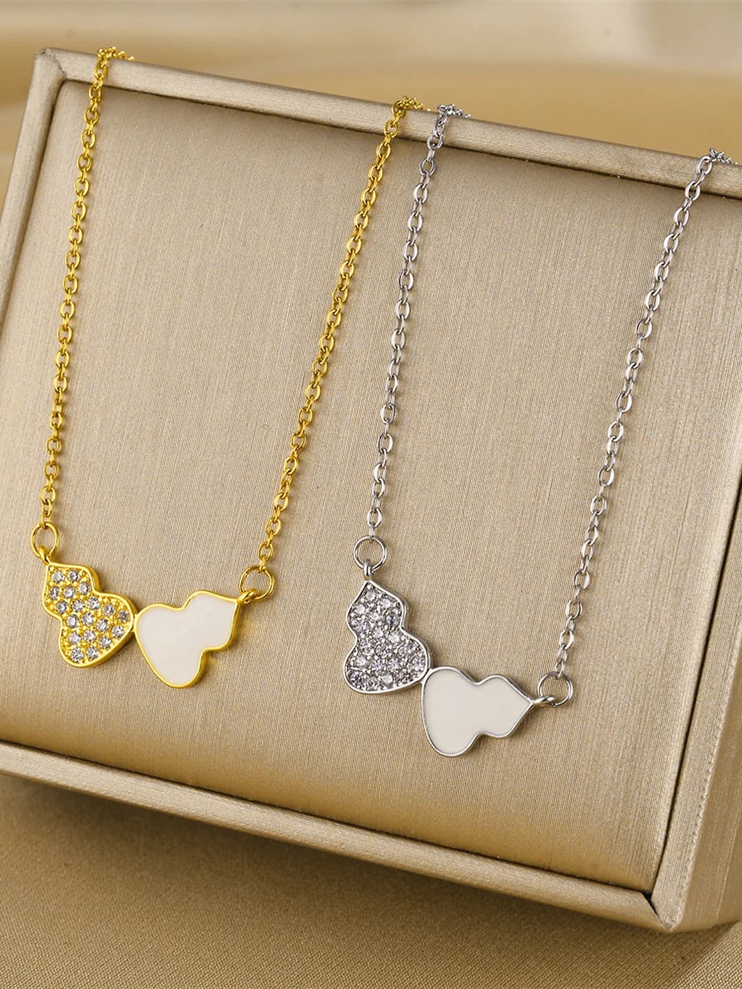 Women's titanium steel chain with real gold plating, double gourd pendant, Korean style design element, non-fading clavicle chain