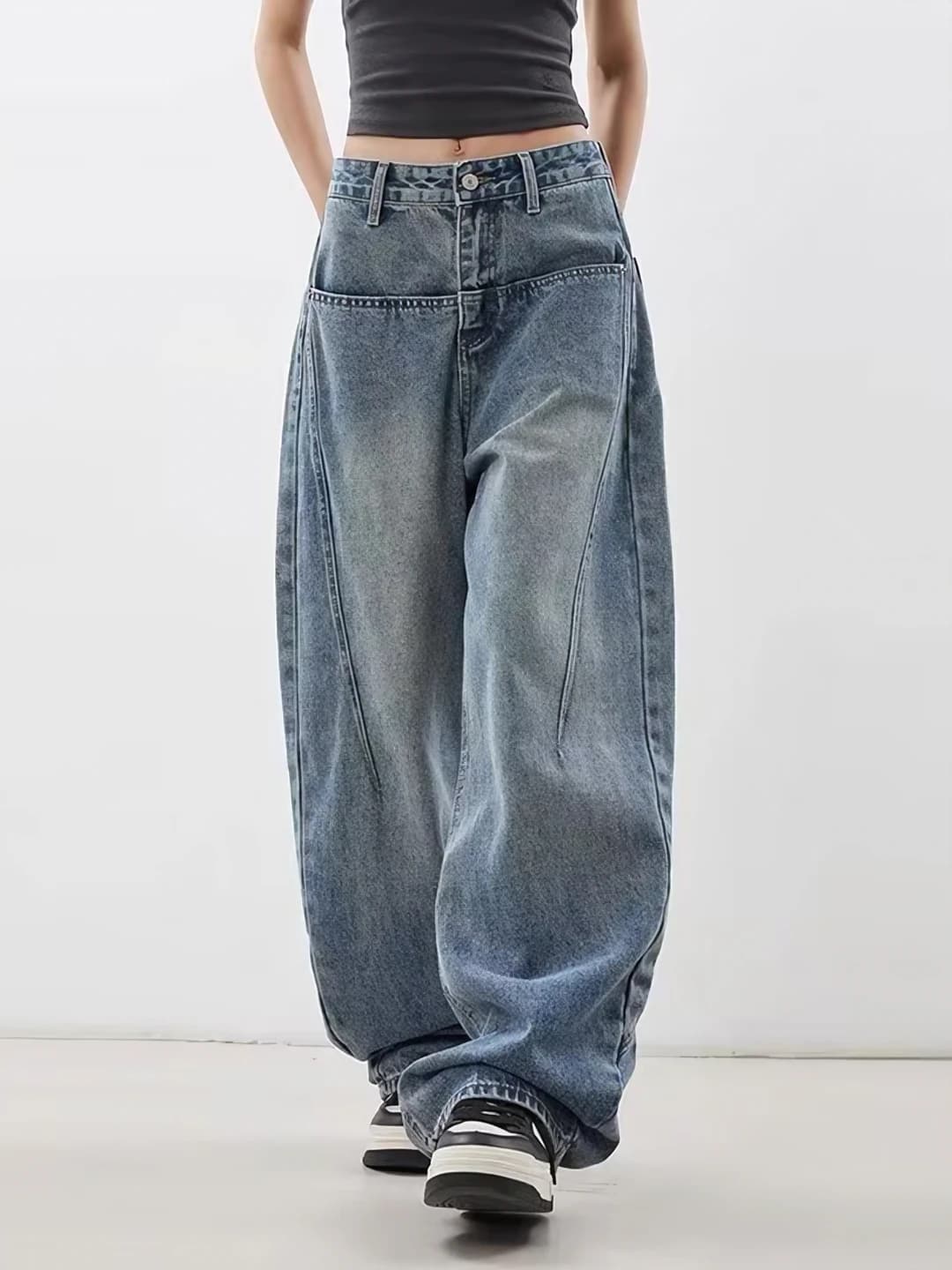 Ayollar uchun retro uslubdagi keng va klesh jinsi shimlar, baland bel, bo'sh (oversize) to'g'ri kesim, kuz-qish mavsumi uchun