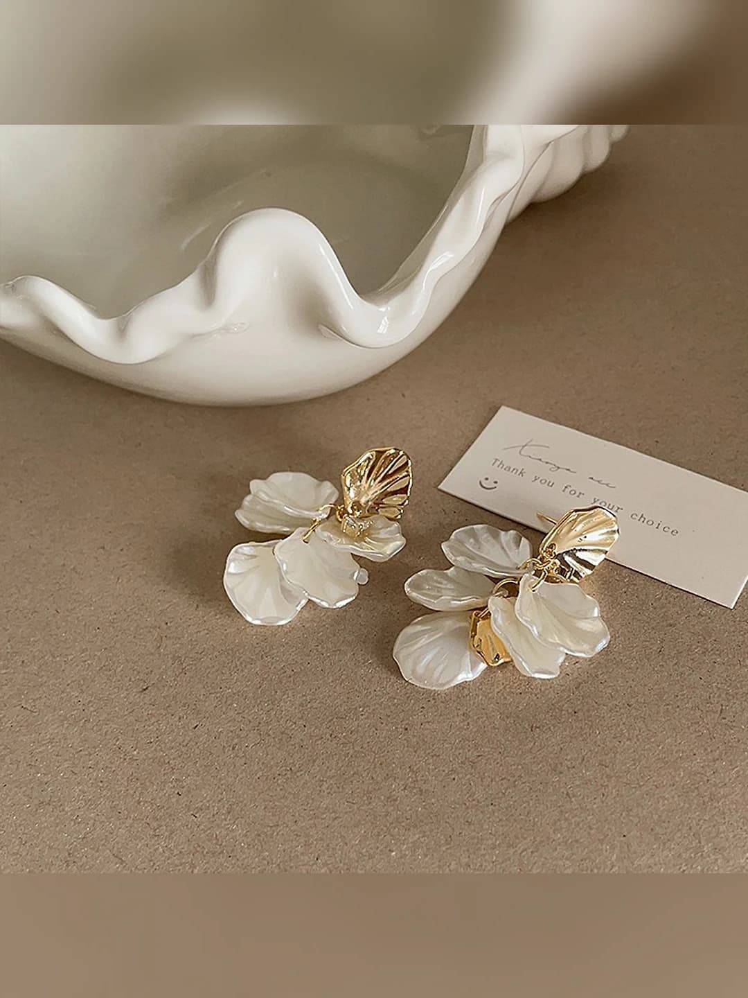 Women's geometric shell-shaped floral earrings, copper with real gold plating, retro style, simple