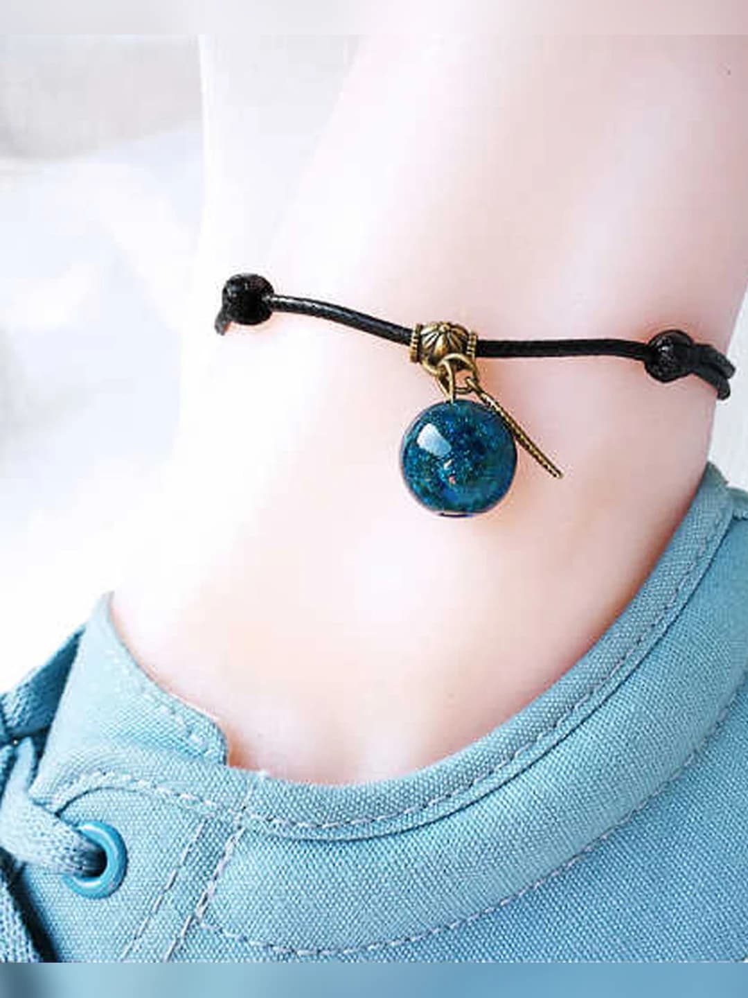 Black cord, light blue