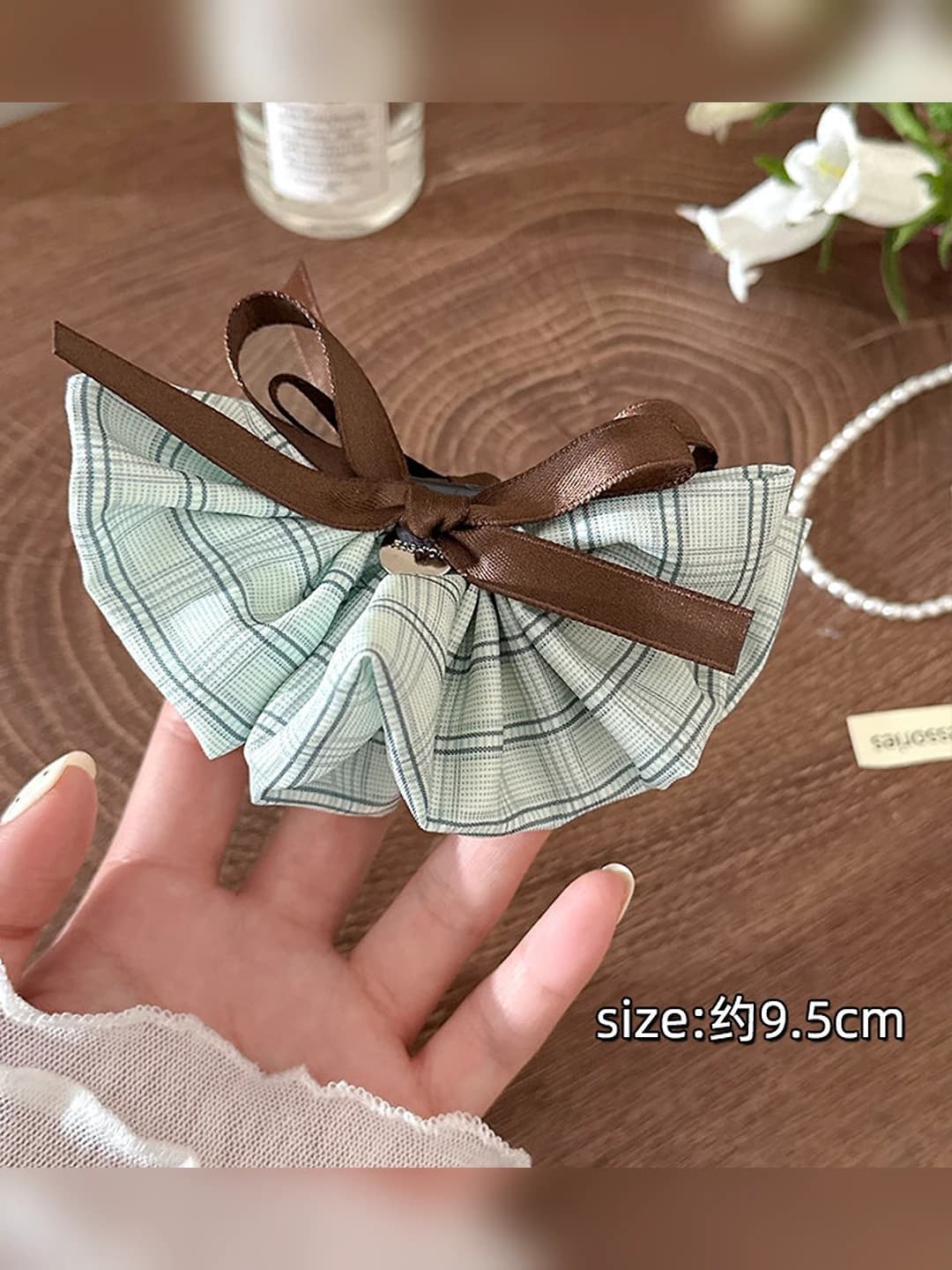 Green striped banana clip, base ~10 cm