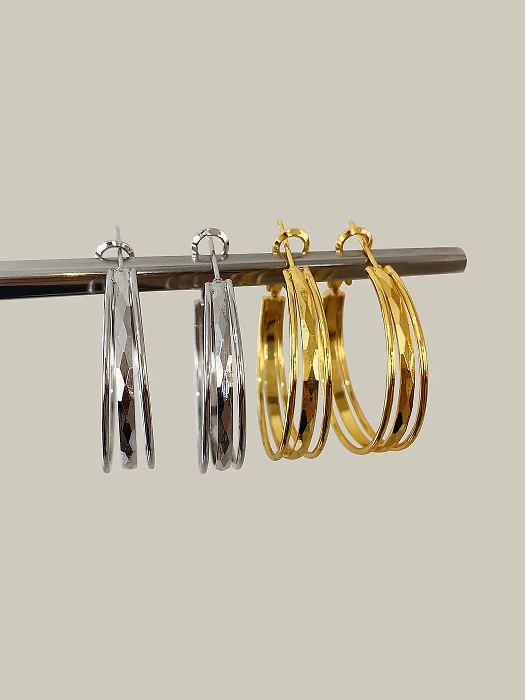 Ayollar uchun 18K palladiy qoplamali, geometrik shakldagi, ko'p qatlamli romb va doira naqshli, o'rta darajadagi hashamat uslubidagi zargarlik buydi