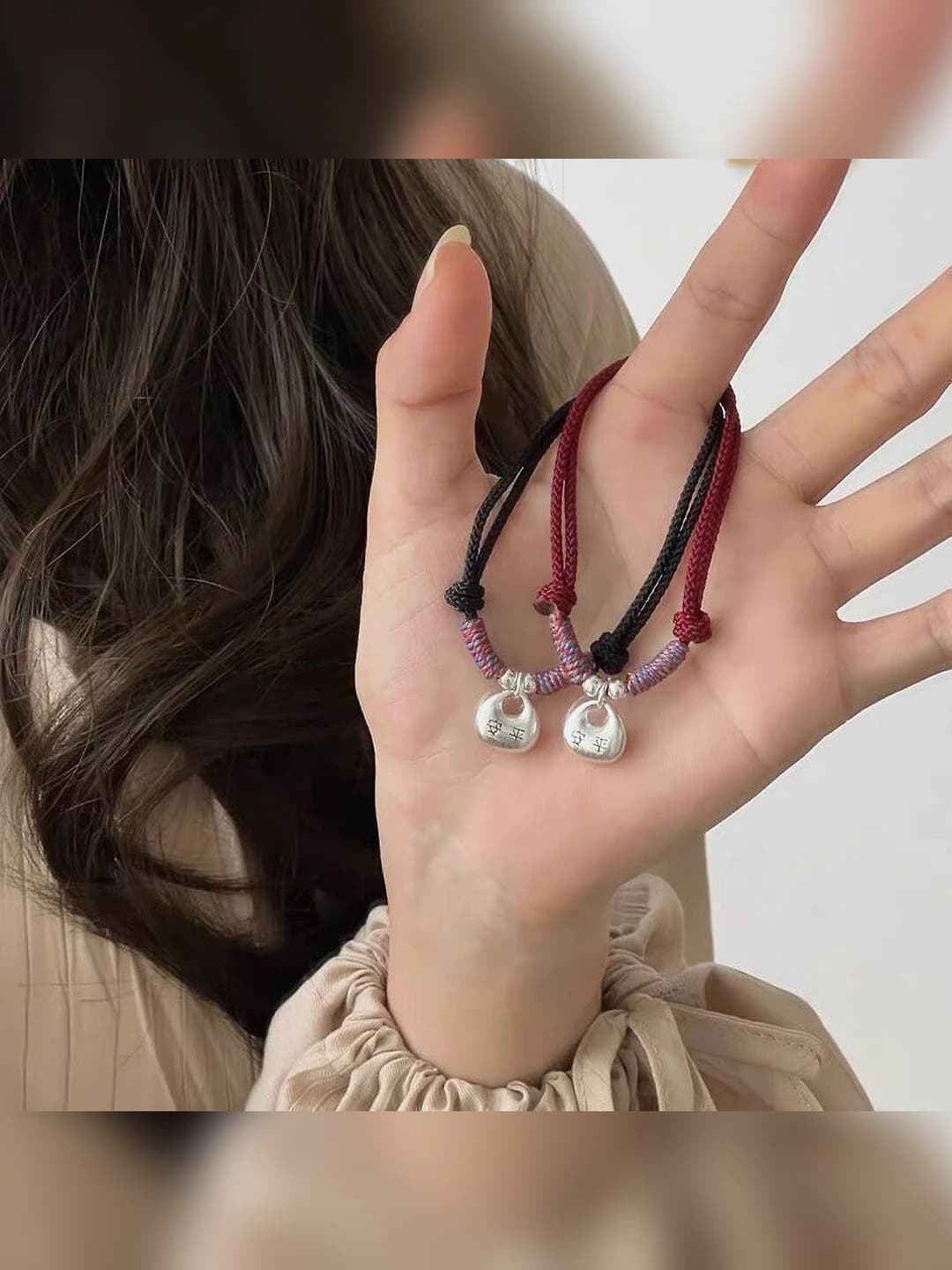 Erkaklar va ayollar uchun qizil ip bilan bog'langan xotira to'liq bitta beshik