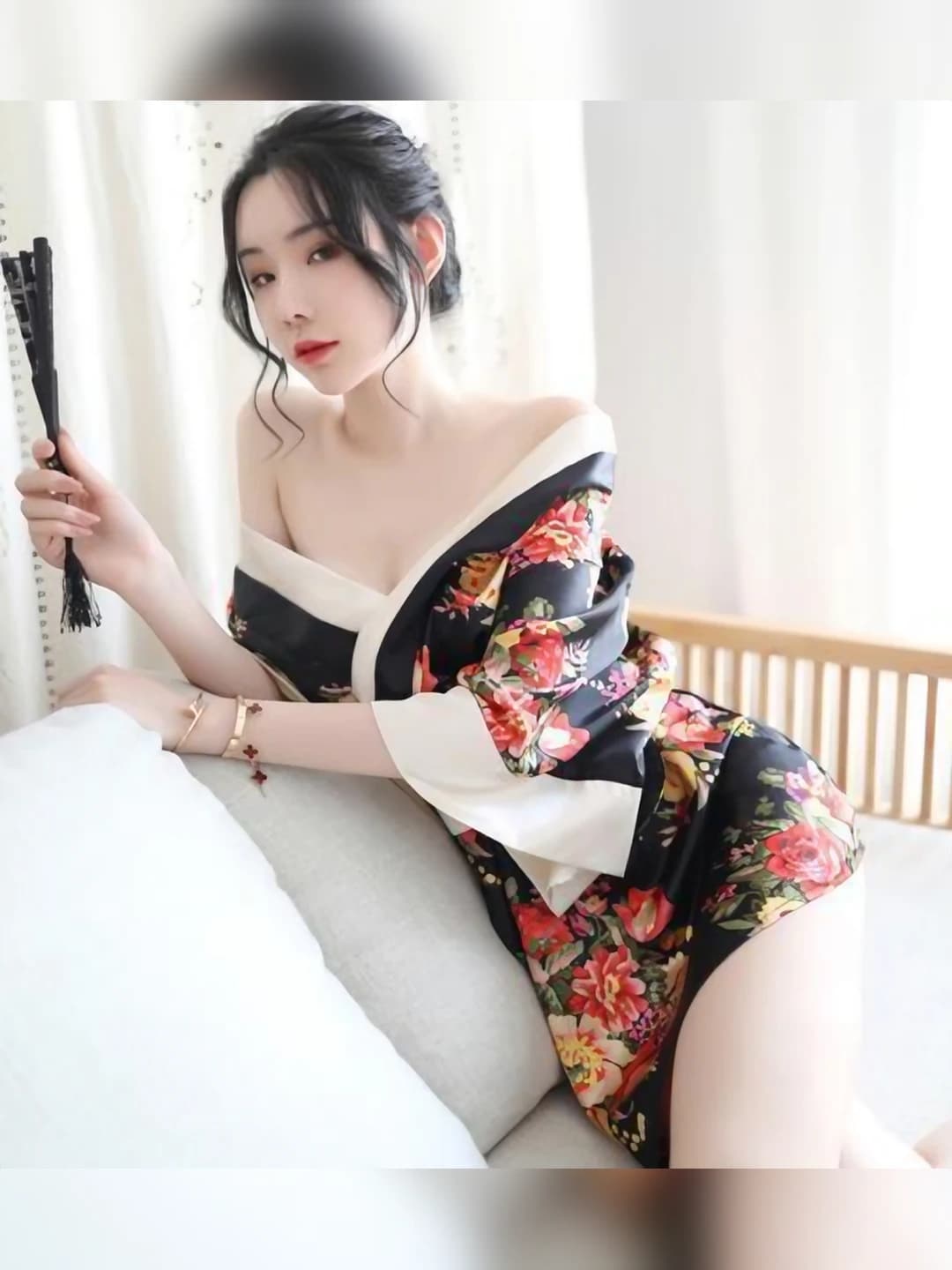 Black kimono + T-shorts + belt