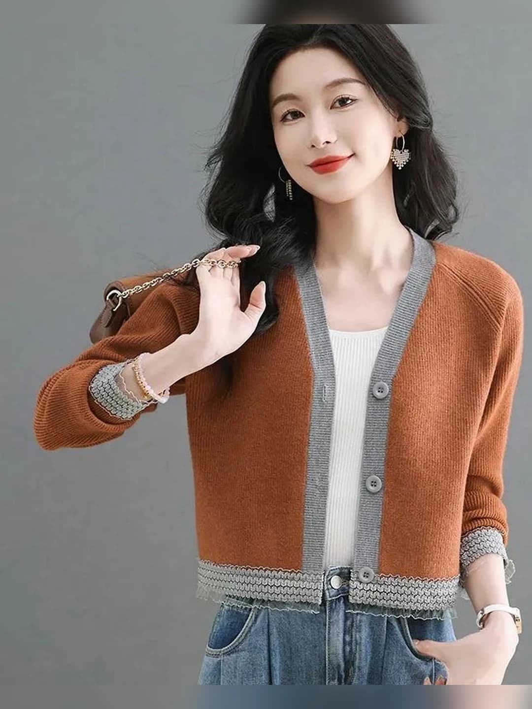 Ayollar uchun trikotaj kardigan, koreys uslubida, V-yoqa, uzun yeng, bo'sh (oversize) kesim, bir rangli, bahor-kuz