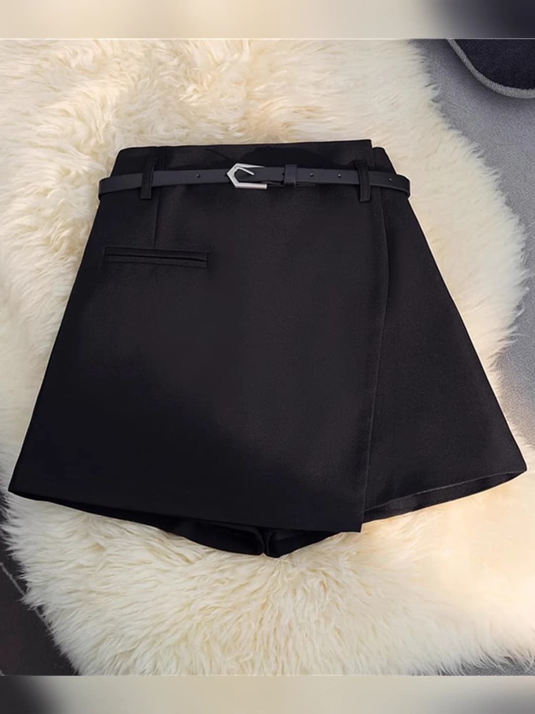 Black (skort)