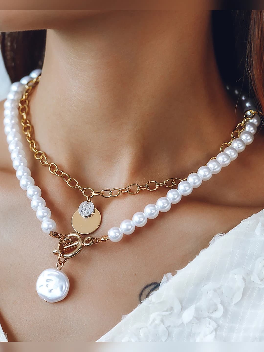 Women's two-layer necklace with pearls and geometric pendant in Korean style