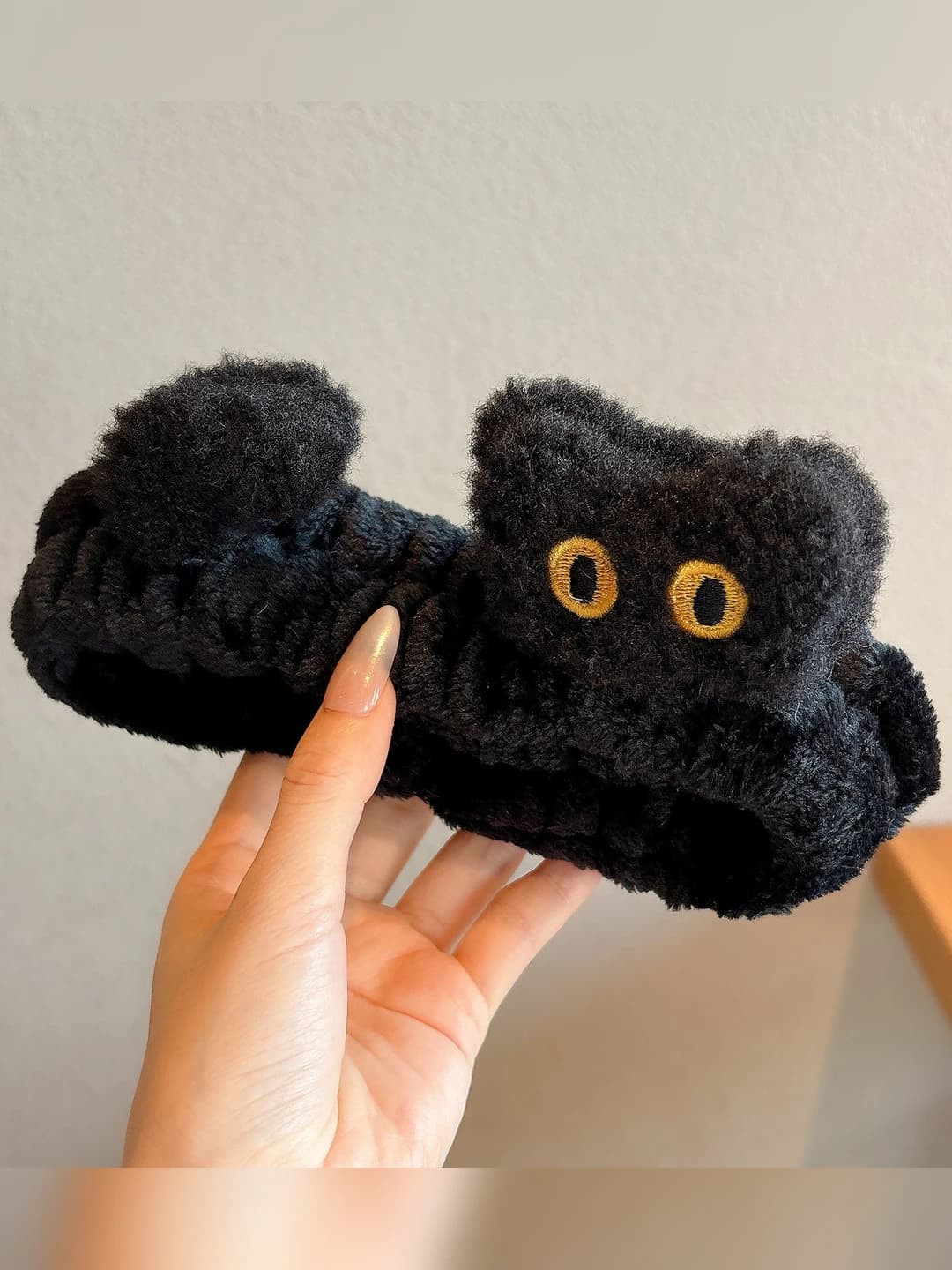 4# Black kitten, ~19 cm