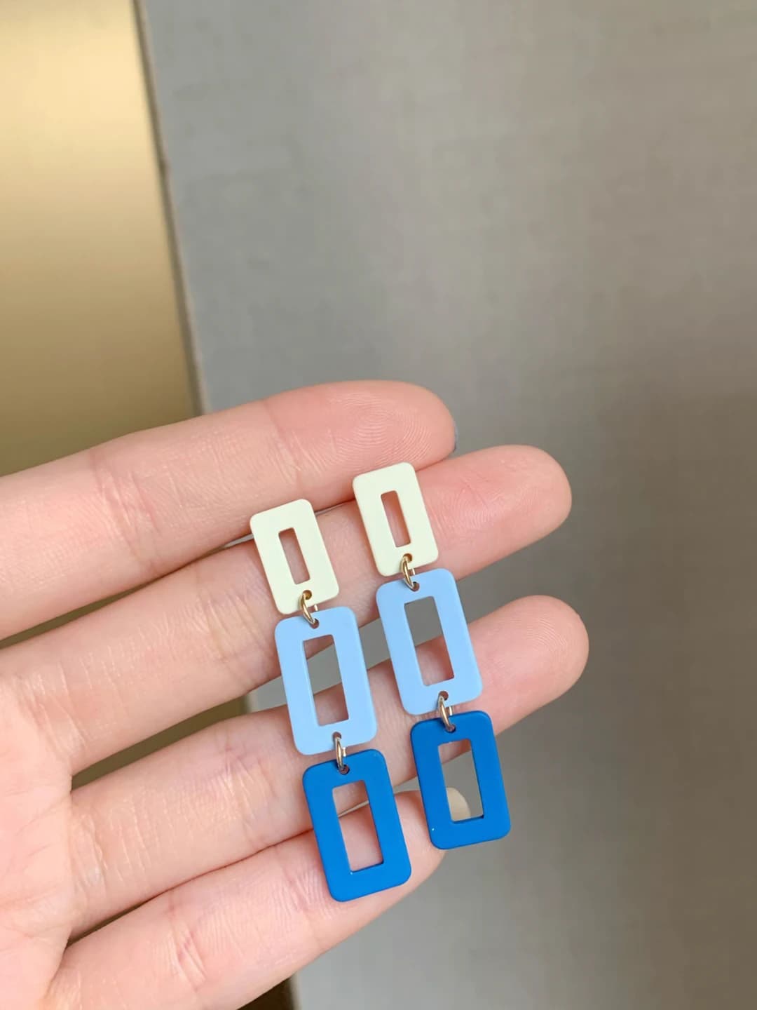 Stud earring variant