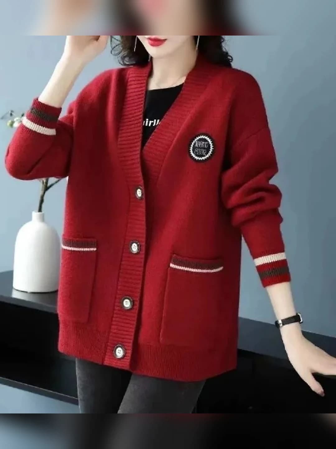 Ayollar uchun kuz-qish trikotaj kardigan, V-yoqa, uzun yeng, bo'sh (oversize) kesim, nozik ko'rsatadigan, qalin, 3D naqshli, kundalik uslubdagi sviter