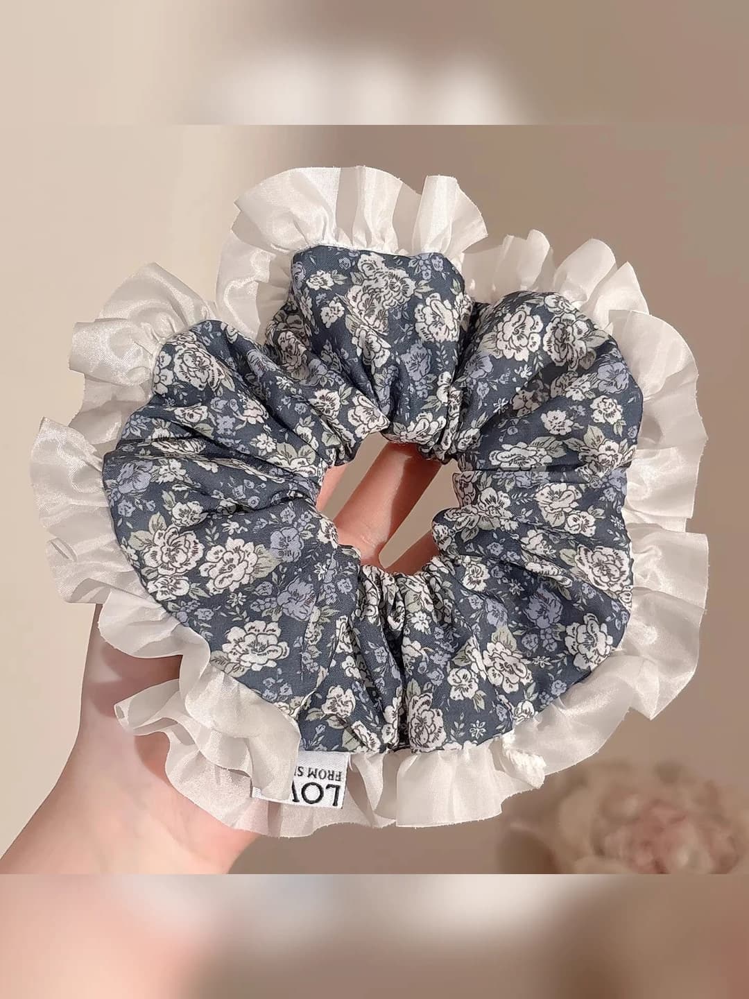 Grey lace, 17 cm
