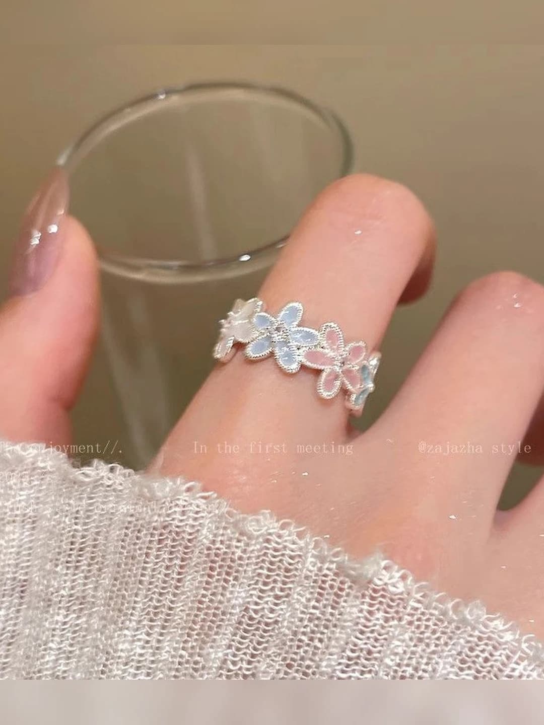Rang-barang kichik gullar halqa [Keng]