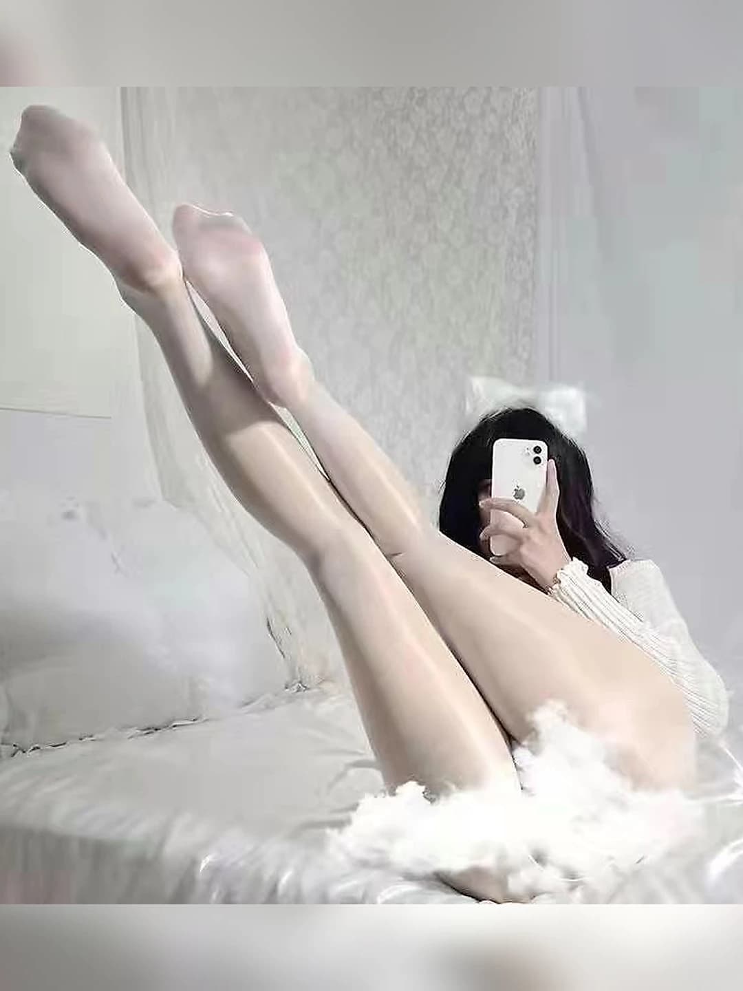 Oq, yorug'li ochiq tikiqli ip