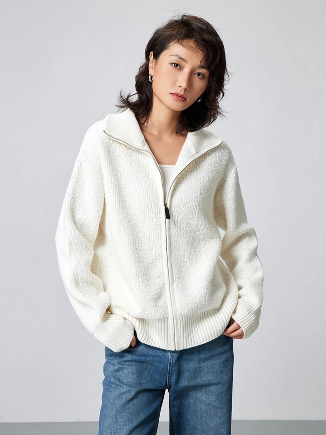 Ayollar uchun kuz-qish trikotaj kardigan, tik yoqa, uzun yeng, 95% jun, fermuar, bo'sh (oversize) kesim