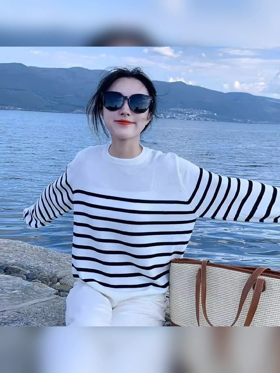 Ayollar uchun koreys uslubida dumaloq yoqali uzun yengli chiziqli bo'sh (oversize) sviter pullover
