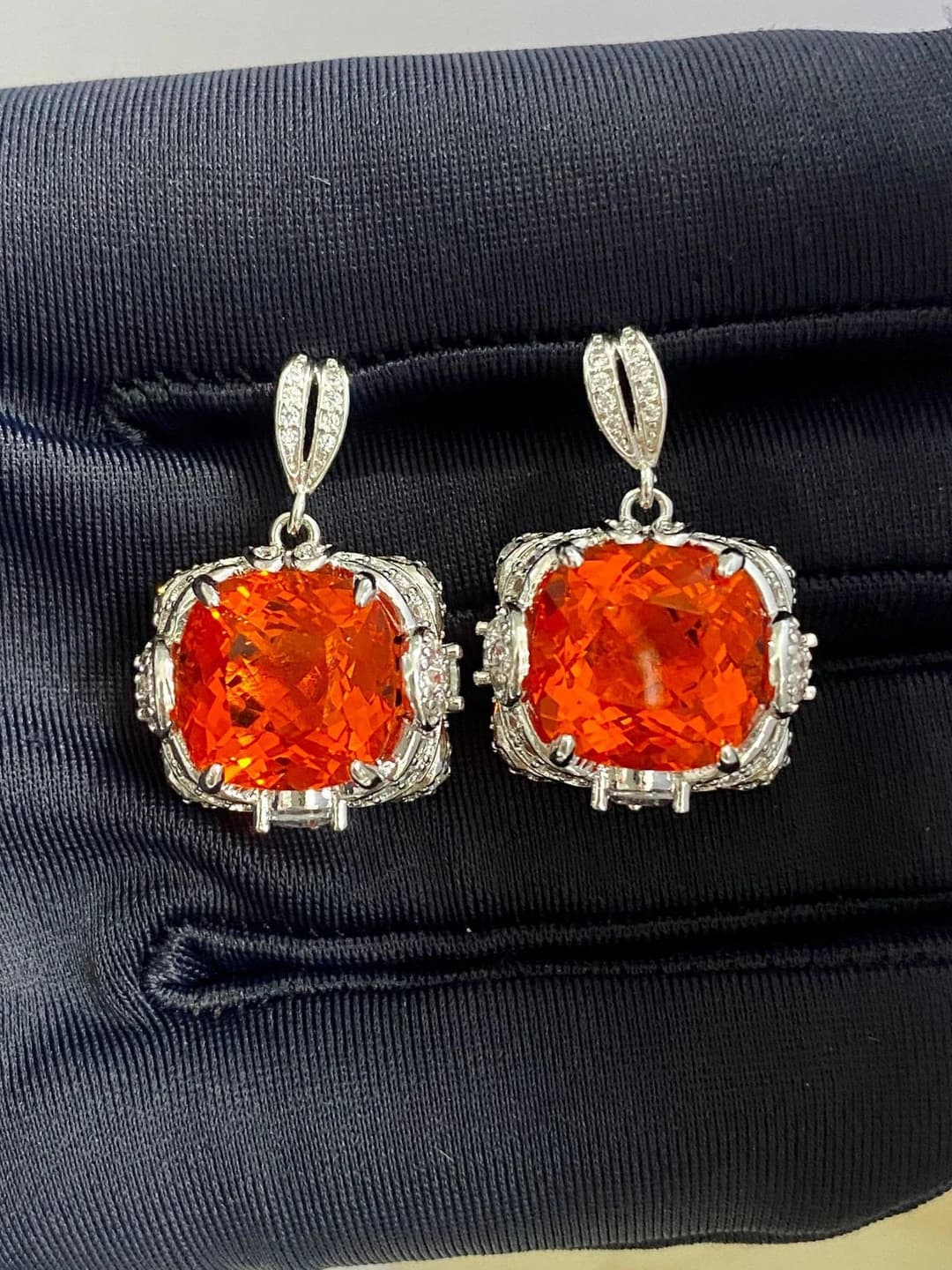 Fanta colour studs (pair)
