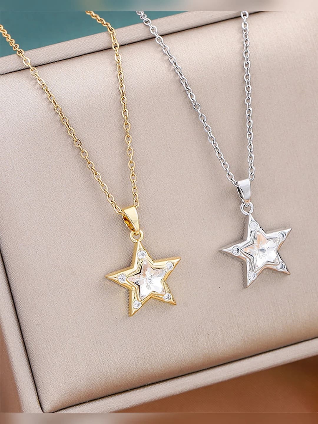 Women's titanium steel necklace with gold five-pointed star pendant, Korean style, simple and sweet design
