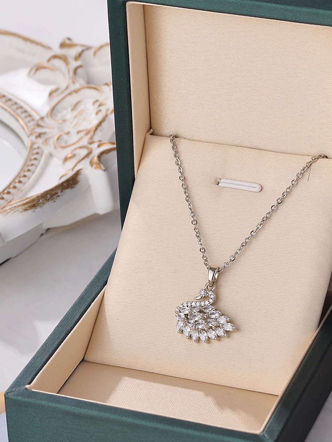 8952-Silver-white