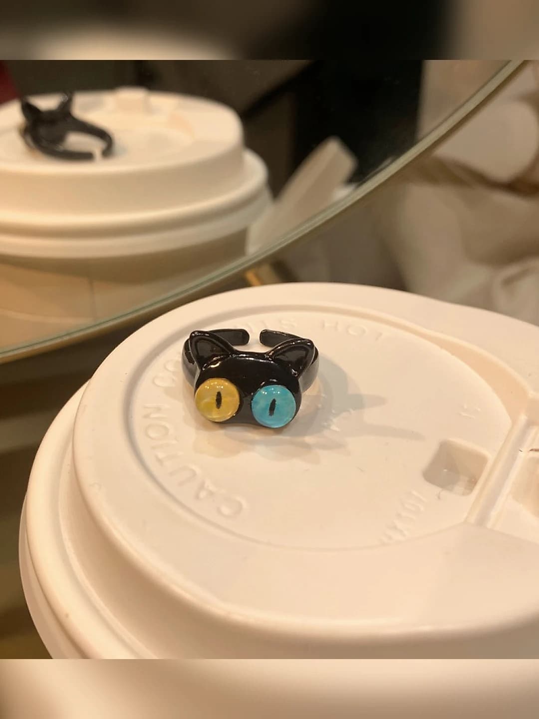 Big eye black cat ring