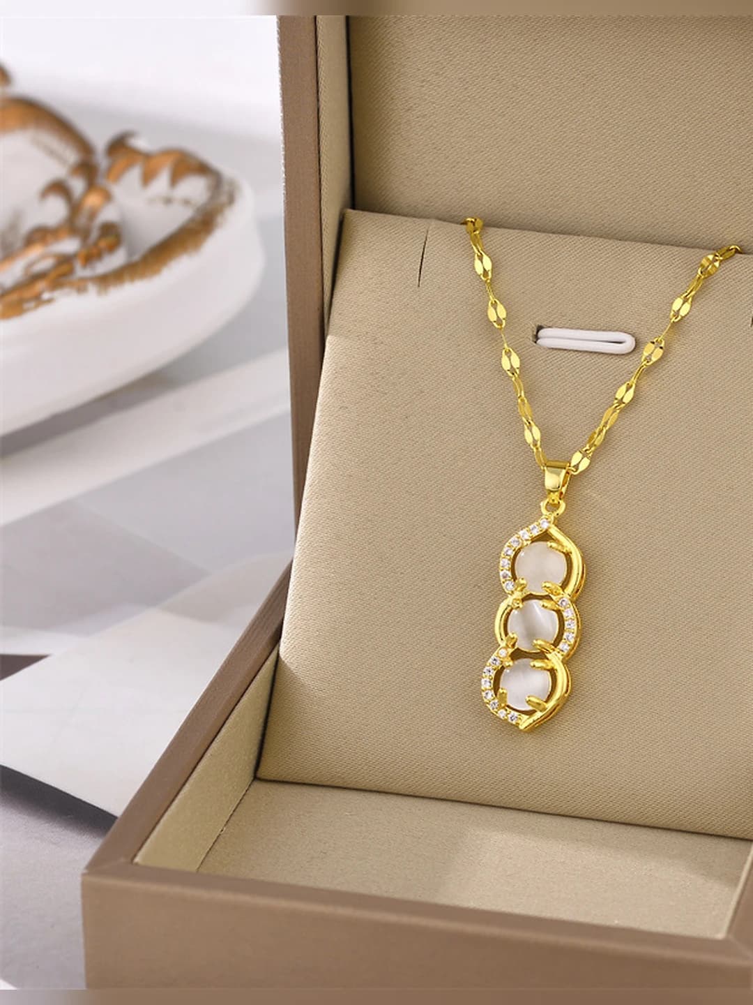 8926-Gold white