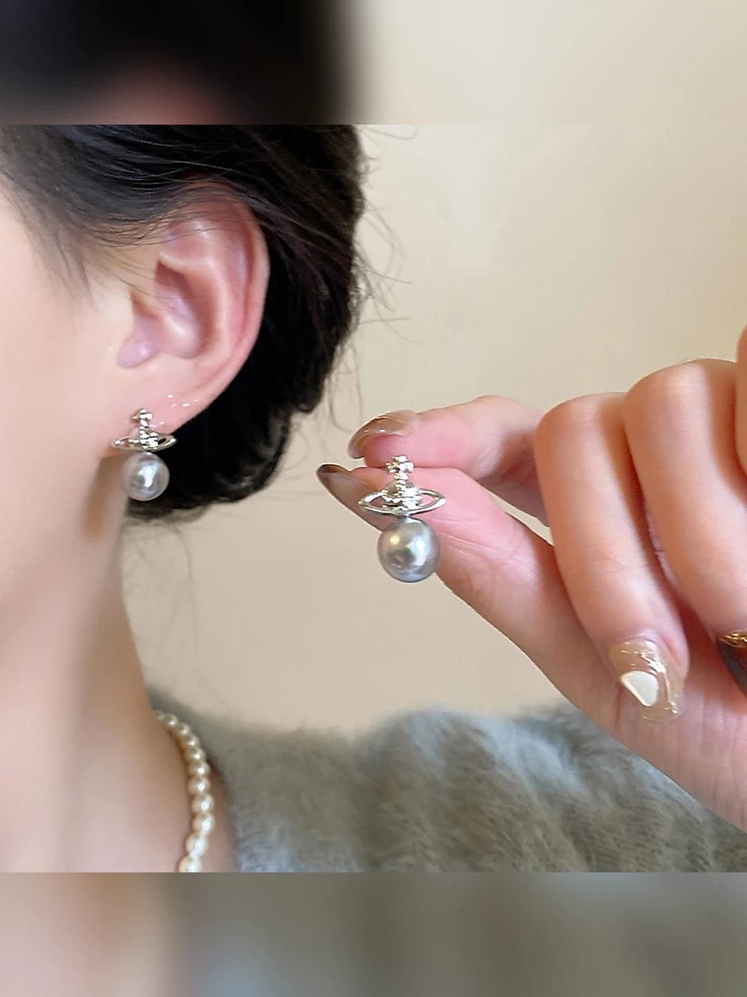 EH2574 Grey pearl earrings pair