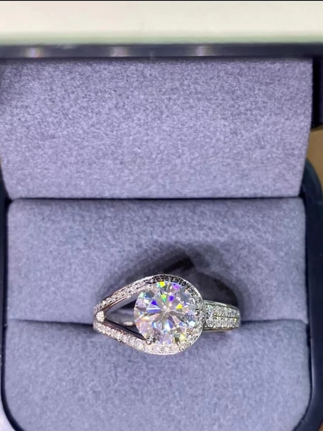 Сердечко в камнях, 2 ct (8 мм)