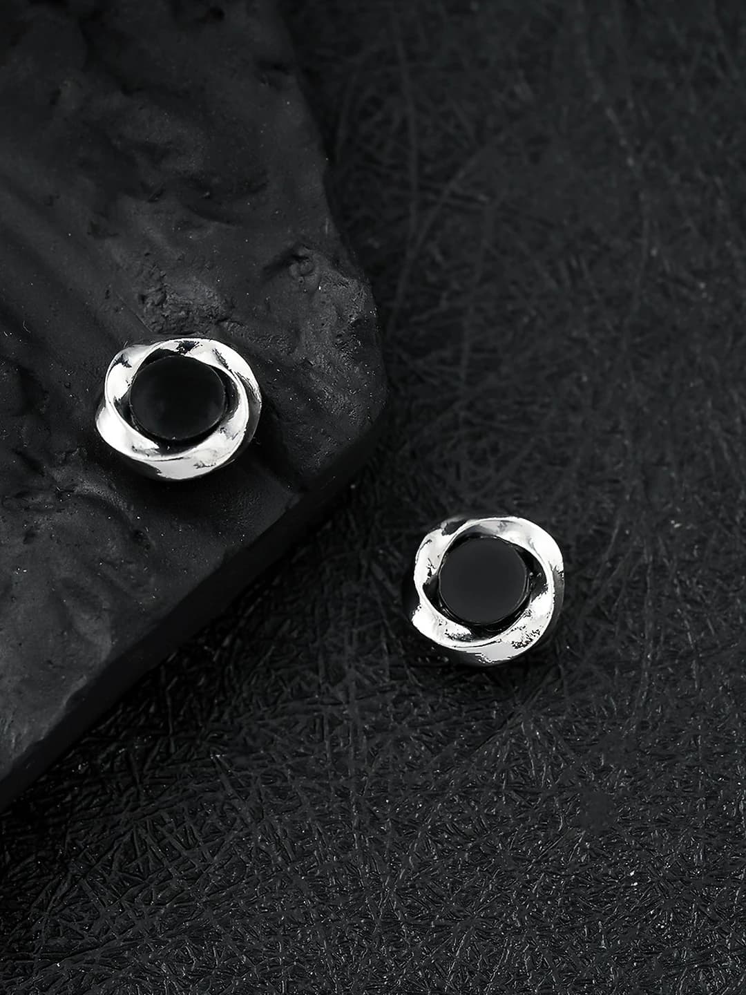 Möbius ear clip Black