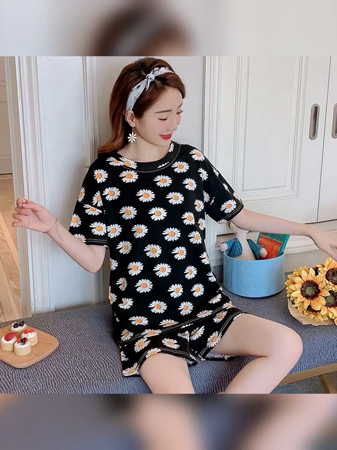 Short-sleeve - Black Chrysanthemum