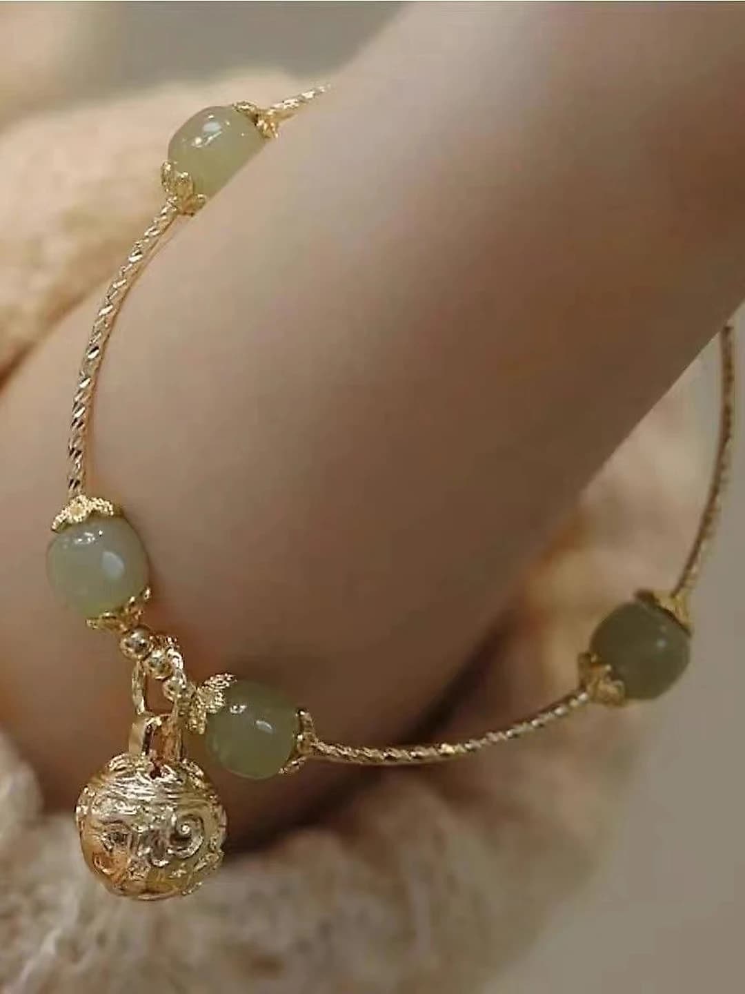 Palace bell bracelet