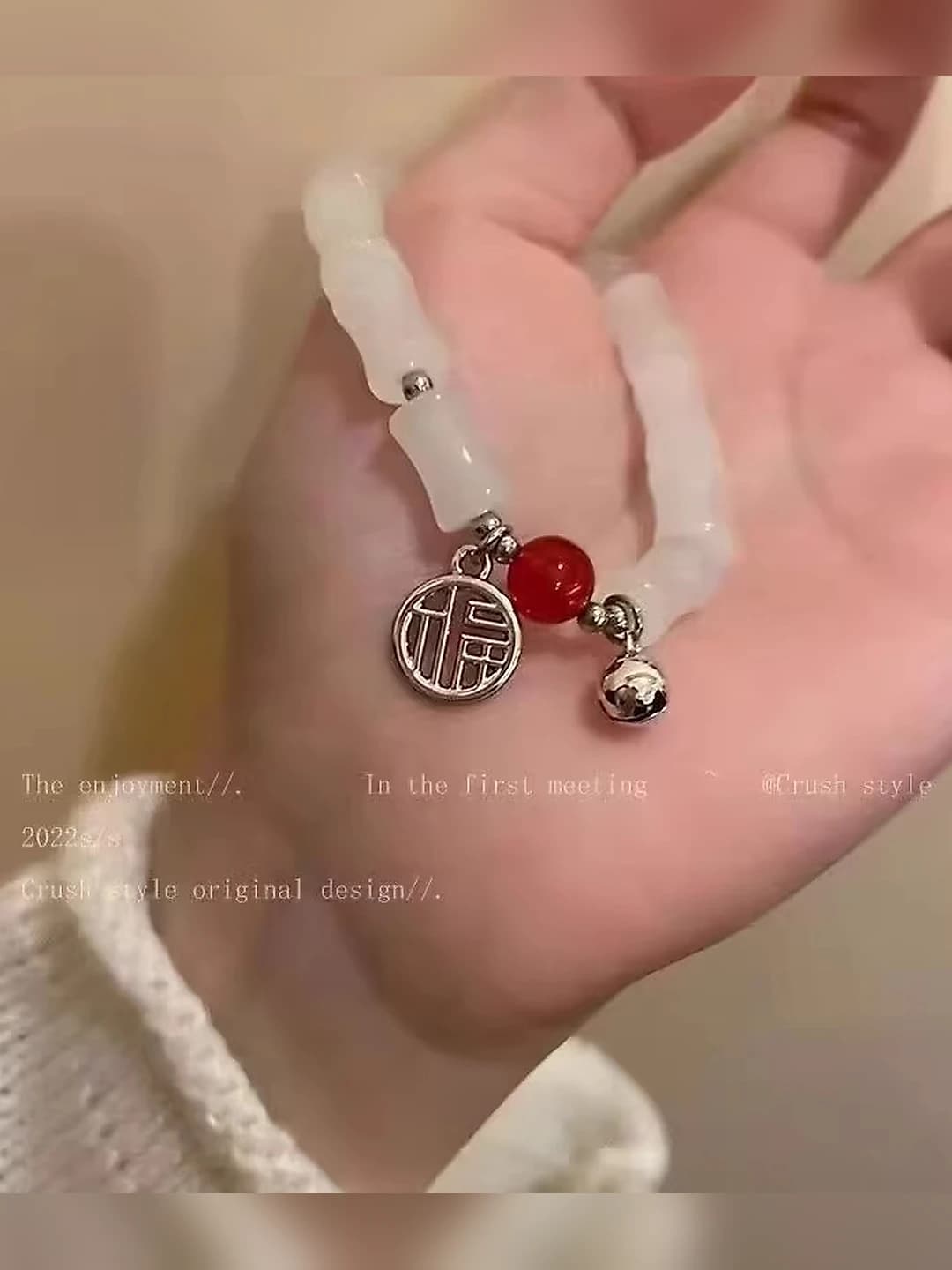 Белый бамбук фуксус красный бусины