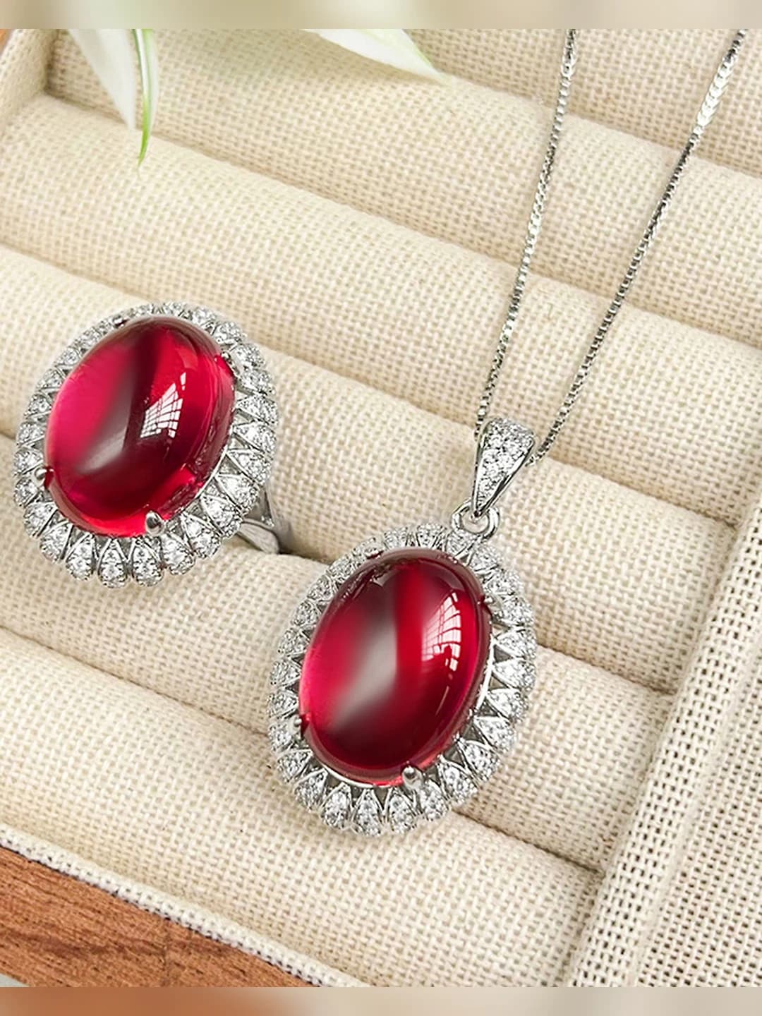 Ayollar uchun kuz-qish retro uslubidagi 13*18 mm oqsimon qizil rubin toshli to'plam (komplekt)