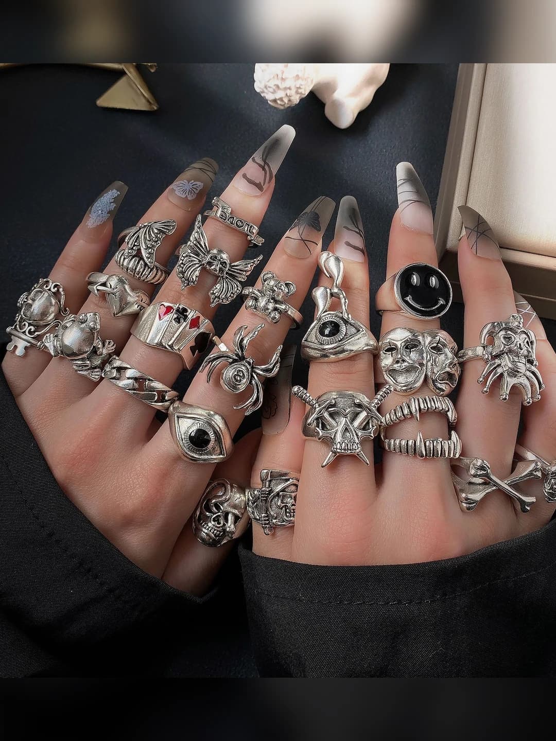 24-piece vintage ring set for men and women, oxidized alloy, skull and wing design