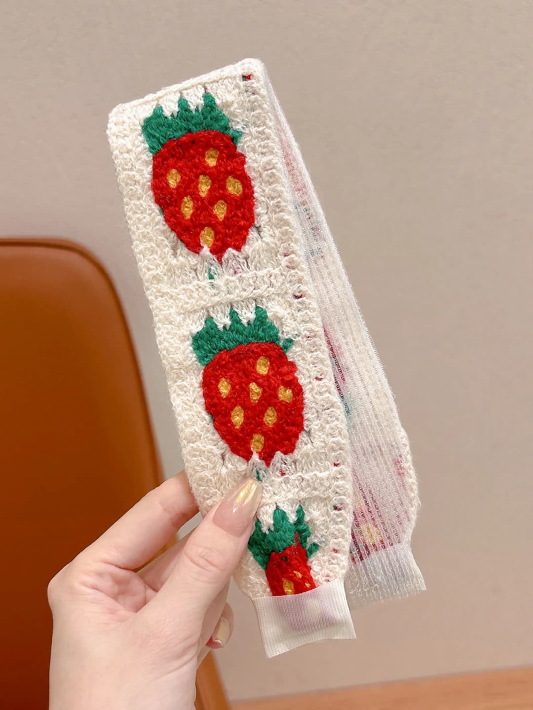 Beige-red strawberry 37.5 cm