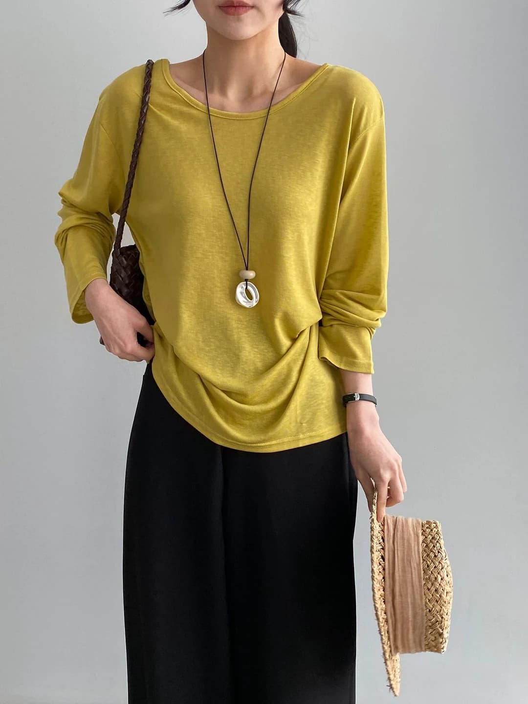 Ayollar uchun uzun yengli longsliv, yupqa, quyoshdan himoyalovchi, bo'sh (oversize), dumaloq yoqa, bir rangli, teshikli
