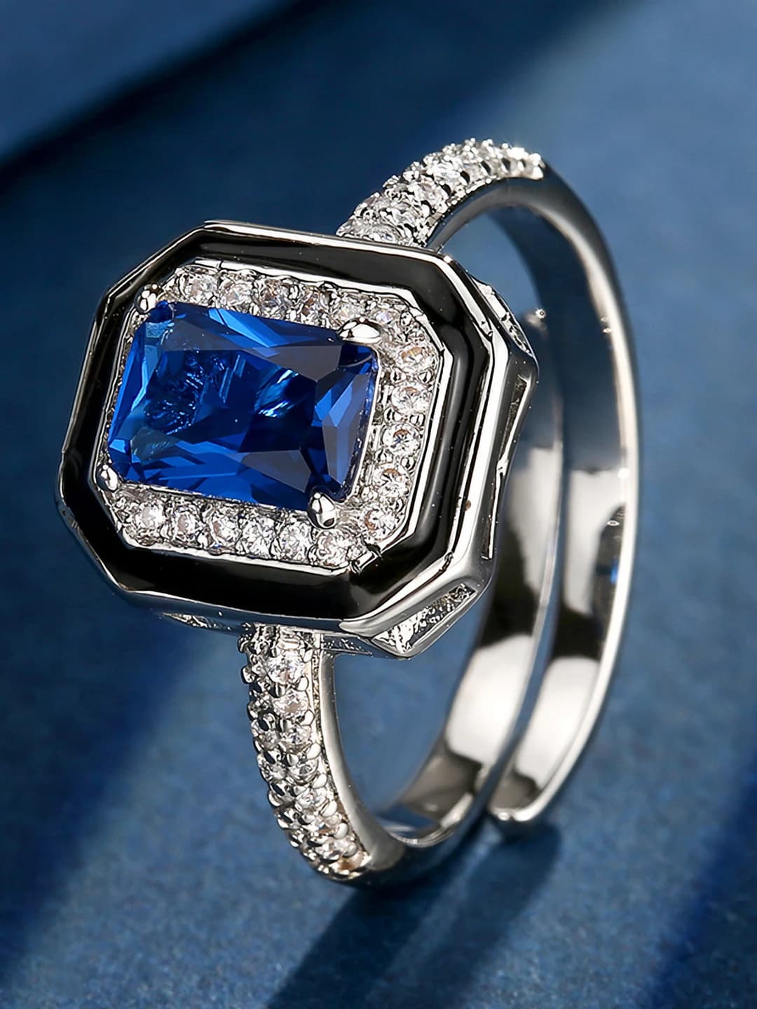 Blue spinel ring