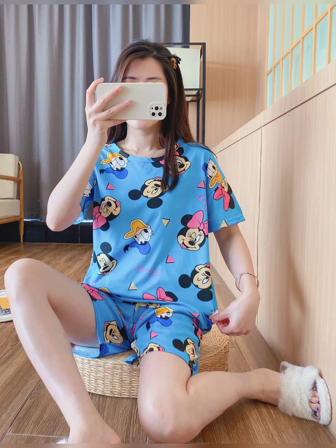 Short-blue Mickey duck