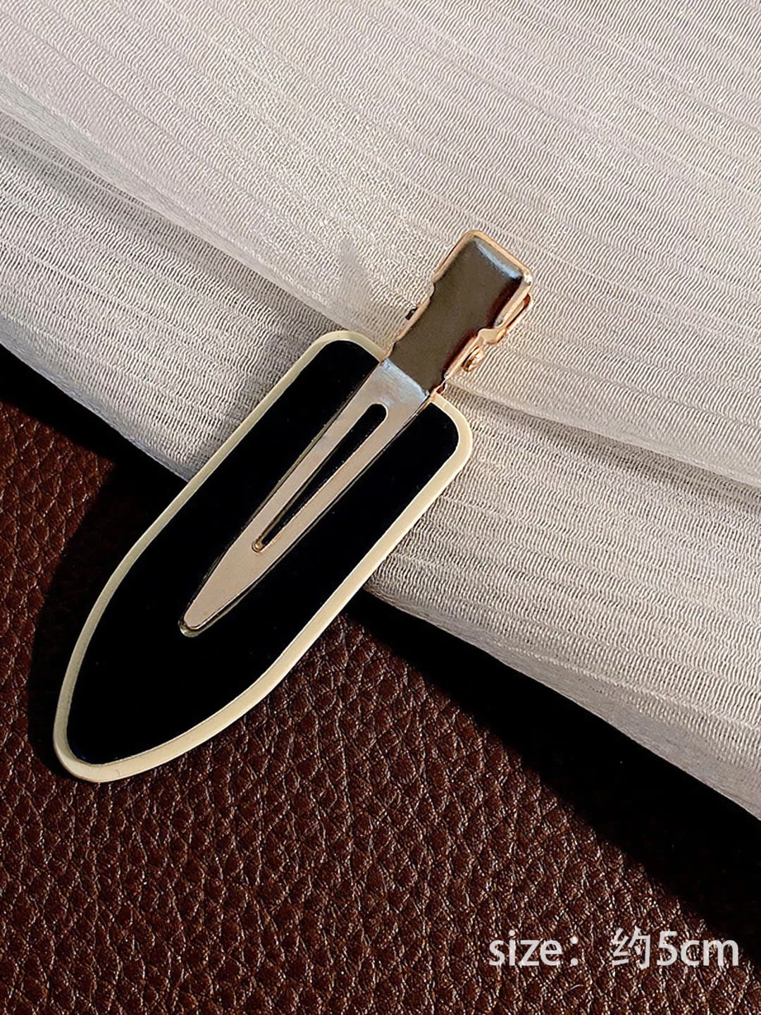 14# Black invisible clip