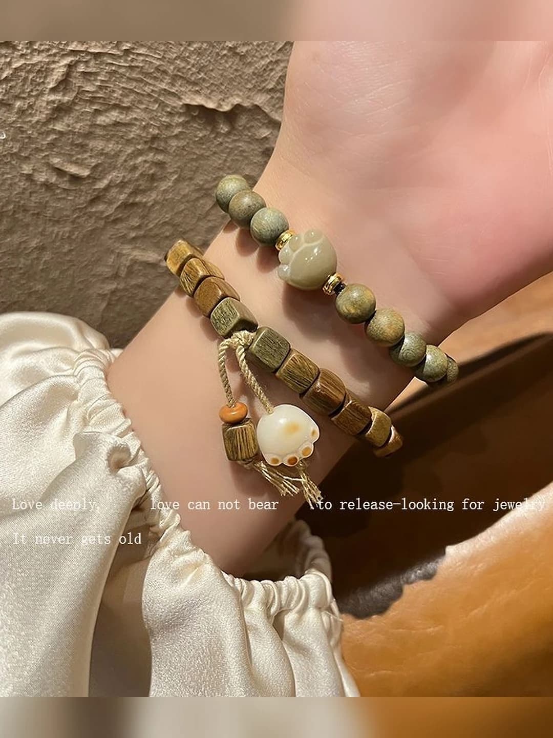 Women's green sandalwood hand-woven cute cat paw buddha bead bracelet