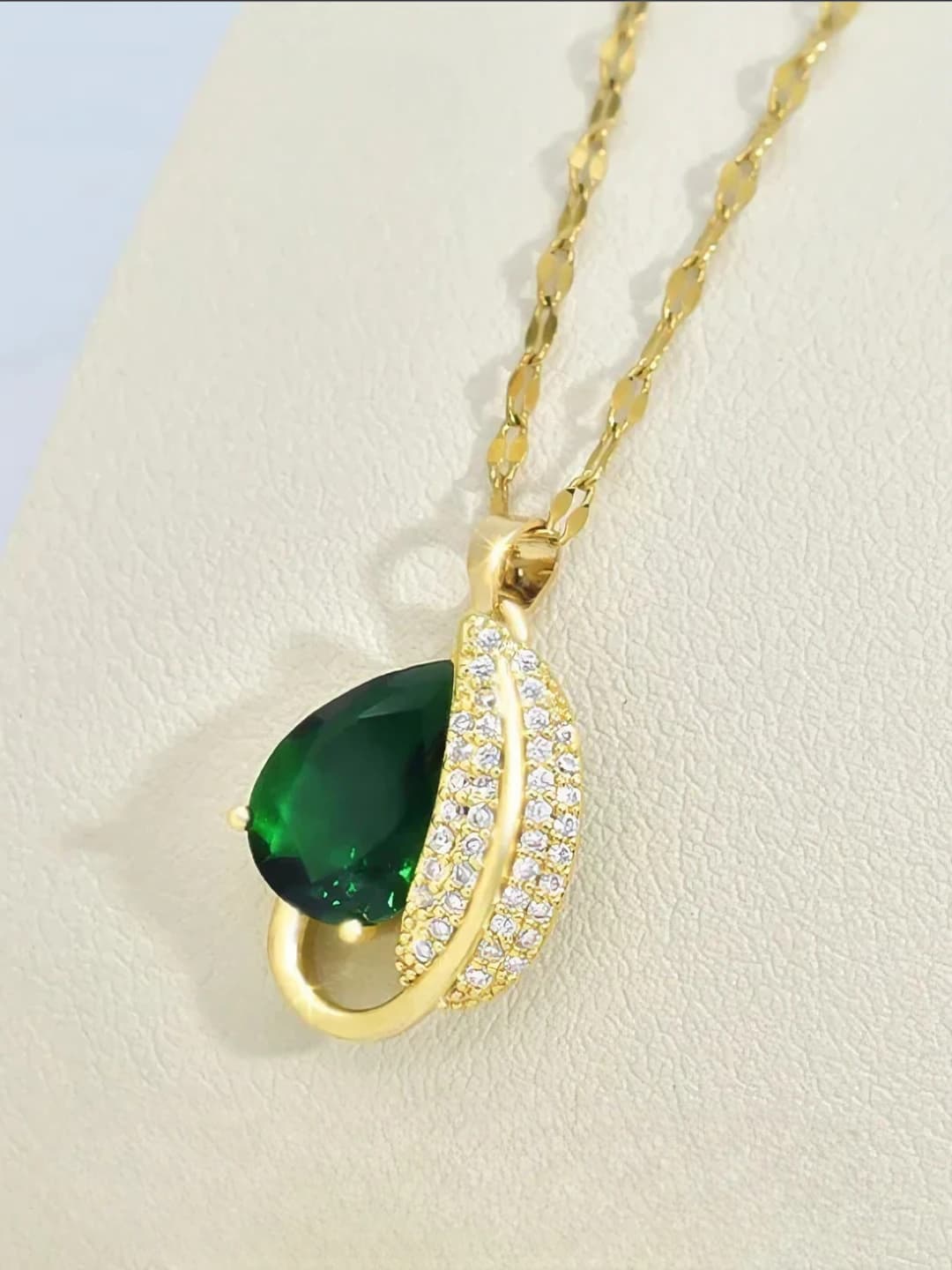 XL2048-1 Gold lips chain