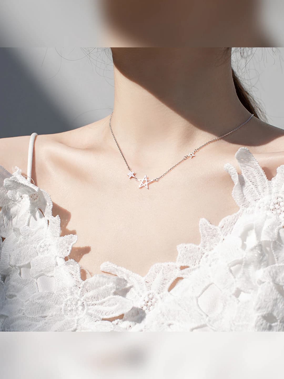 Cut-out five-pointed star necklace
