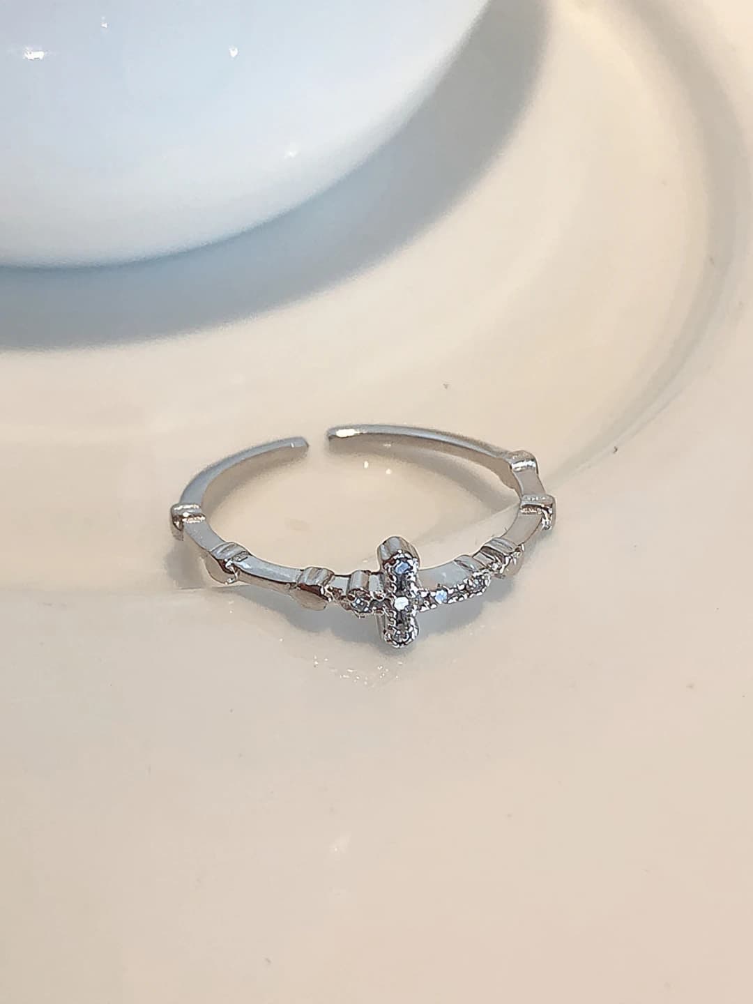 Cross zircon ring