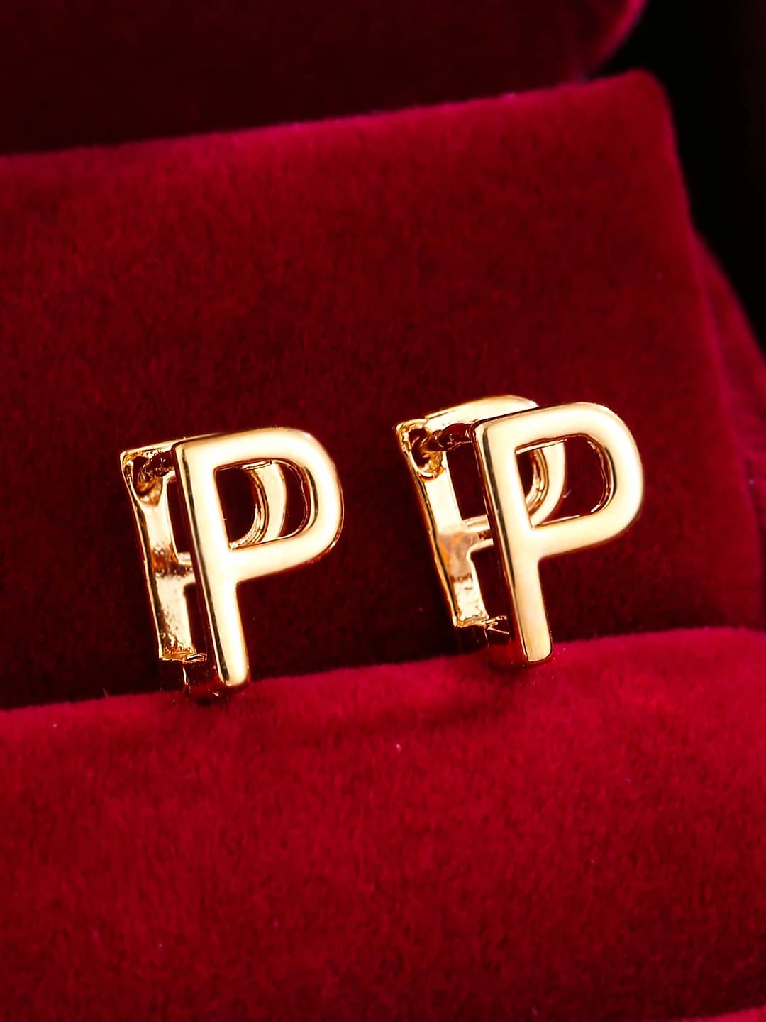 Золотой P