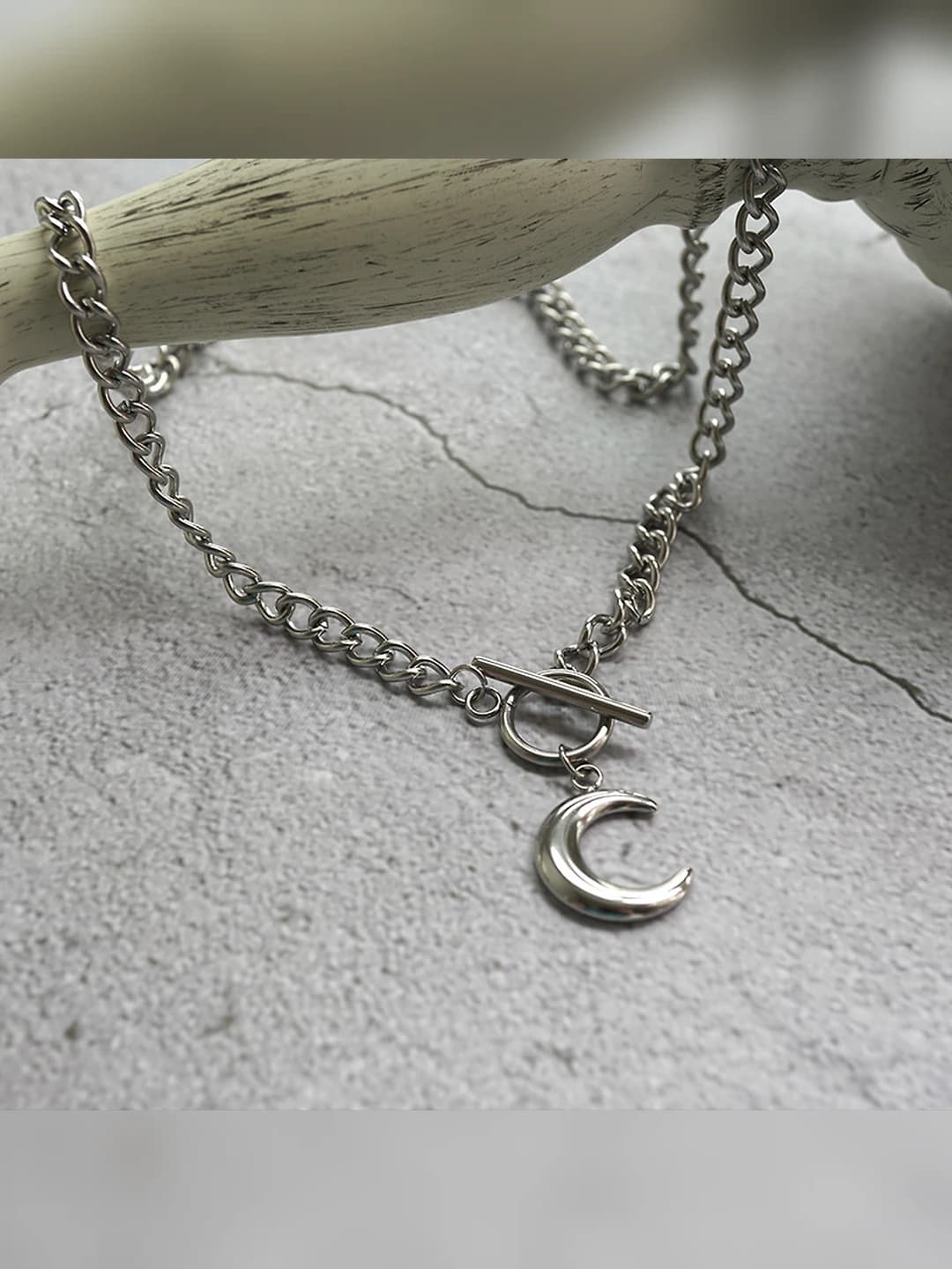 Women's titanium steel chain with geometric design