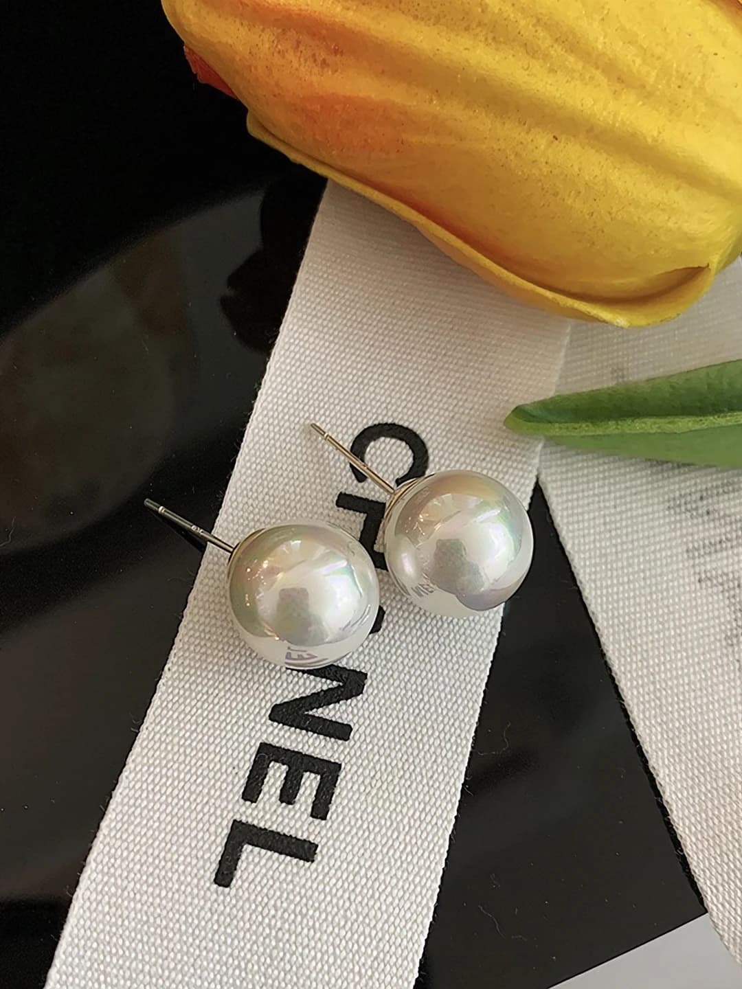 EH1485 stud earrings pair