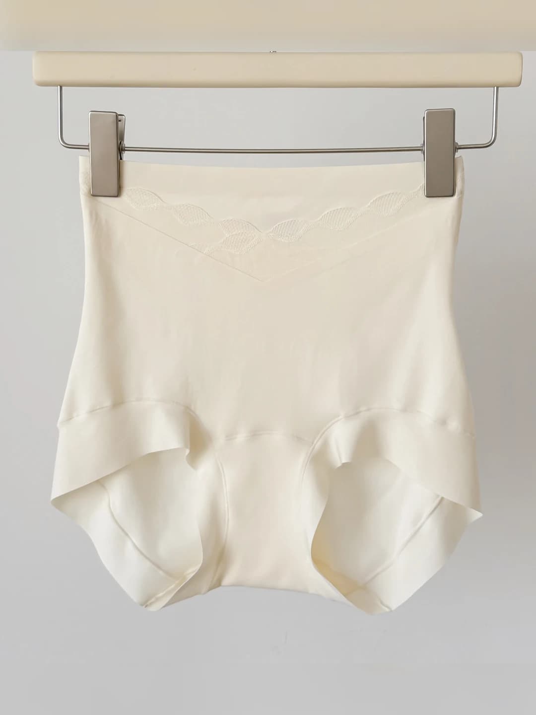 Cream apricot