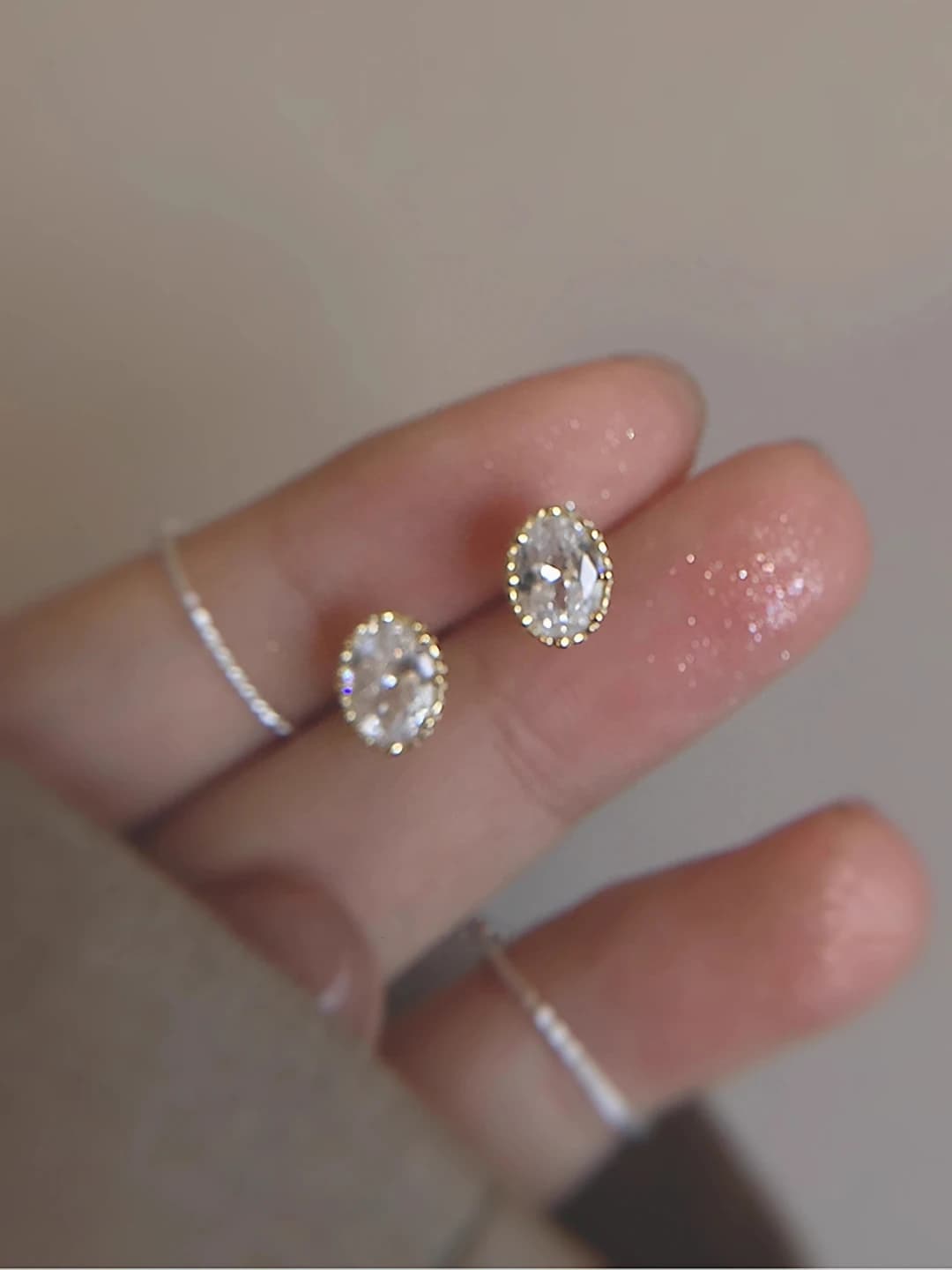 Women's French retro zircon stud earrings, silver post, small and delicate, sleep-friendly, gentle and versatile, work-appropriate earrings