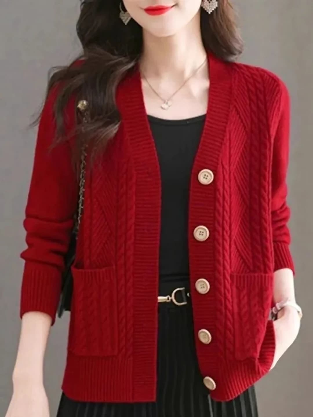 Ayollar uchun trikotaj kardigan: bahor-kuz, bir rangli, bo'sh (oversize) kesim, dumaloq yoqa, uzun yeng, qalinlashtirilgan